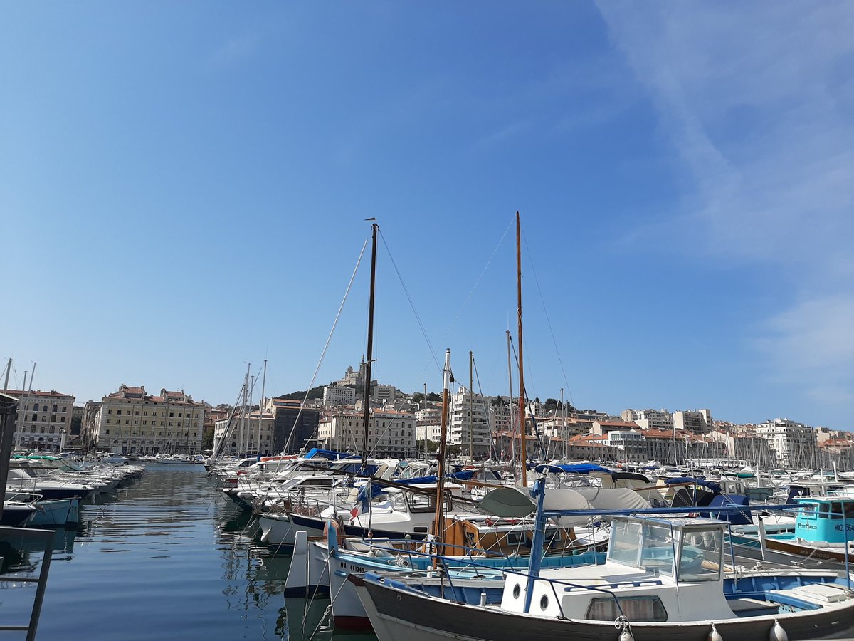DYANESUIB's tweet photo. Bonsoir les rêveurs 
Promenade à #Marseille https://t.co/gQjcoEUZTQ