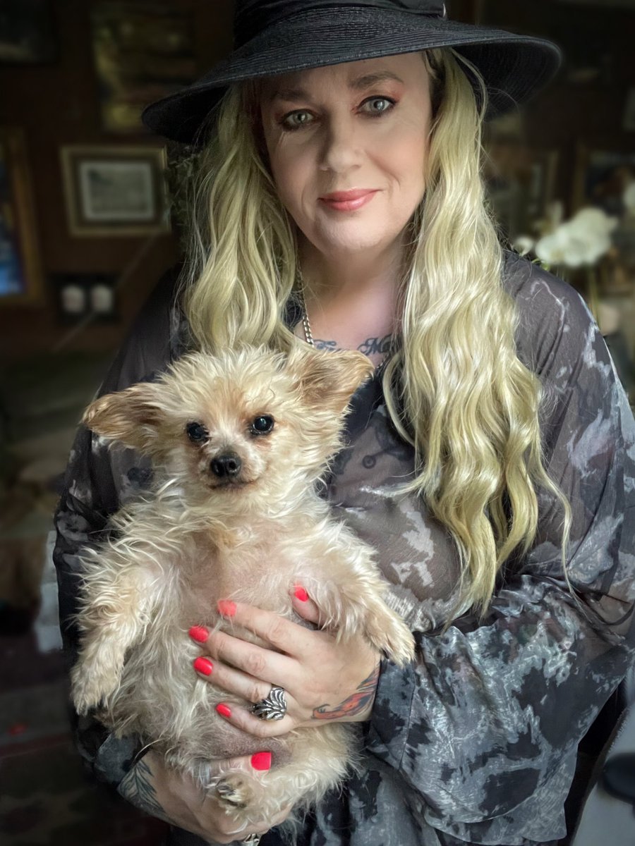 KayARoweArtist's tweet photo. Me and my boy.  #NationalDogPhotographyDay https://t.co/mnkVXlgHf6