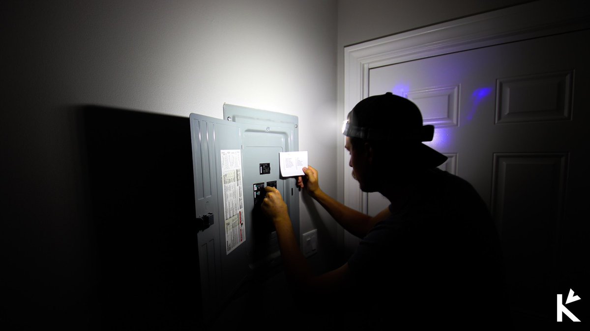 kawachusa's tweet photo. Long-lasting power you can rely on ⚡
Our K-1110 headlamp operates on 3 standard, or rechargeable, AAA batteries and includes a compact battery case + a lock out switch to avoid accidental activation during storage.
#PowerOutage #Kawach #Headlamp #LedFlashLights #Outdoors https://t.co/or51ESU4T5