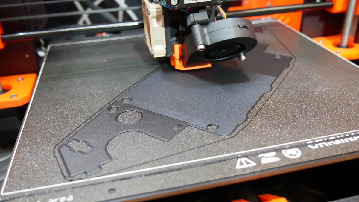 de3dprintman's tweet photo. These first layers of #Fiberthree PA CF Pro look so good. I just had to show you. Printing an #F1SteeringWheel and Fiberthree was kind enough to sponsor me the main material for the project. Printing on the #Prusai3MK3S with #MMU2S by @josefprusa.
#3dprinting #3dp #prusa3d https://t.co/thIl0gJOFo