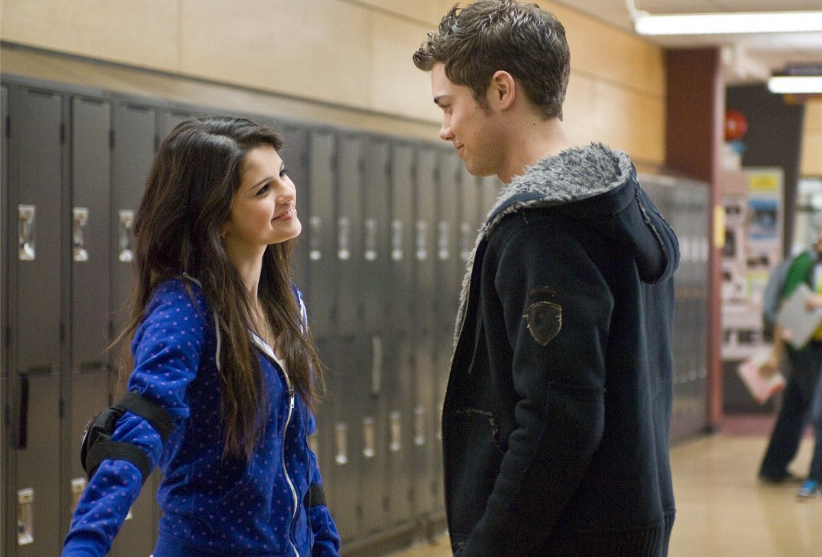 she has that romantic gaze… cast her in more romcoms!