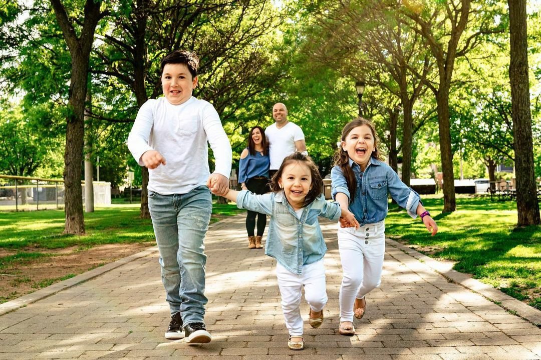 To get great photos of families with small children, Carmen uses a little higher aperture (around f8) &amp; a little faster shutter speed 📷:carmencamaraphotography/IG

Preserve precious family moments for your clients with beautiful, high-quality #photobooks: prolabcanada.ca/products