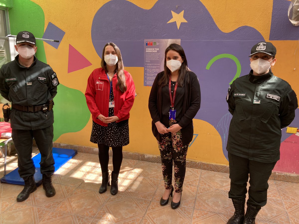 MinjudhAntof's tweet photo. 🟢 En el Centro Penitenciario Femenino (CPF) de #Antofagasta, Seremi @Paula_GarciaB junto a su par @MMEGAntofagasta Karla Cantero y @Gendarmeria_CL difunden campaña “Conoce tus Derechos” que promueve el respeto de los derechos de las mujeres embarazadas privadas de libertad🤰🏻 https://t.co/o8AQc9oVn9