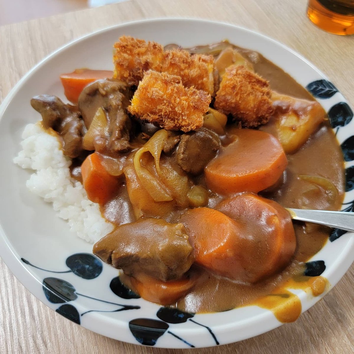 カレー食べたあと急激な眠気に教われて5時間ほど気を失ってた
カレー粉って睡眠薬の成分入ってない? 
