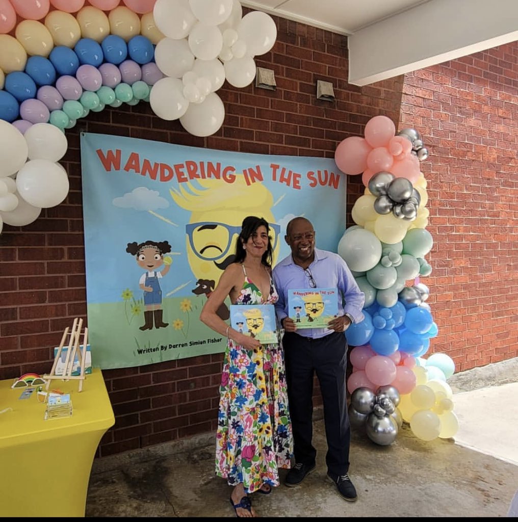 elxindio's tweet photo. Super proud of my wife! Did an install this weekend and @SylvesterTurner came out to support our client in their first ever children’s book launch! #whatspoppinballon https://t.co/KDbWj0uGuT