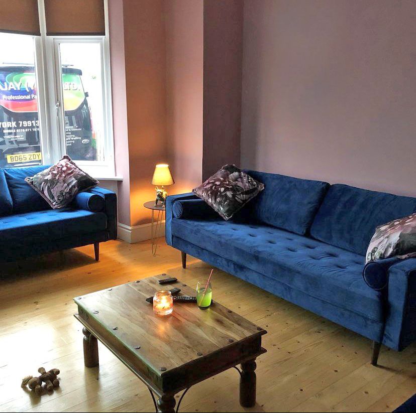 Our Scott midnight blue sofas compliment this living room interior with their classy design 💙 Available for pre-order now, in grey, blue and pink🛋️ 
🏷️ Scott Midnight Blue 3+2 Set