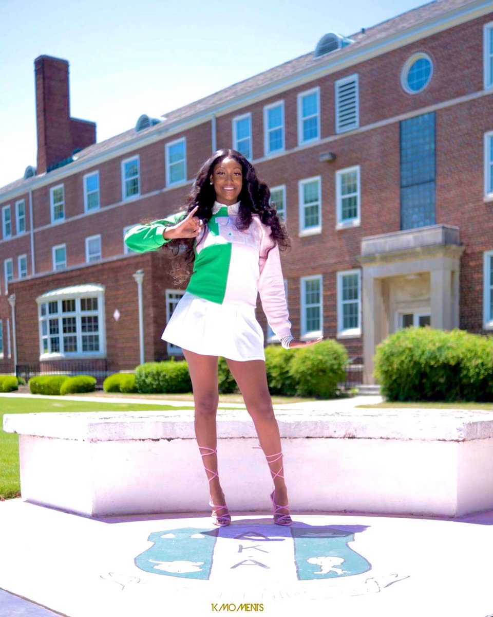NiaHarris1898's tweet image. Not only do I SET the standard, I AM the standard 💗💚

#AlphaKappaAlphaSororityInc💗
#SweetAlphaPi 💚
#AKA💕
#1908💚

Photographer📸: Shane1k