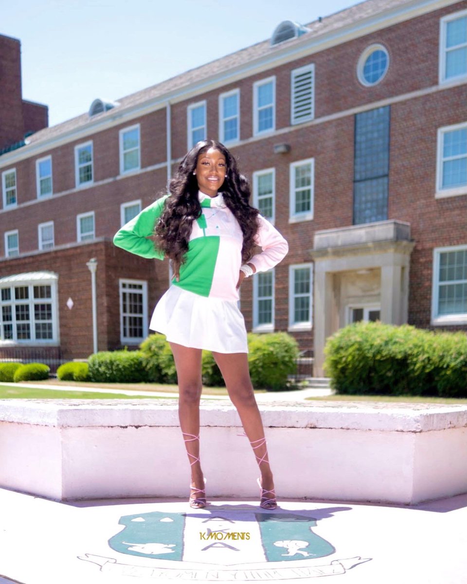 NiaHarris1898's tweet image. Not only do I SET the standard, I AM the standard 💗💚

#AlphaKappaAlphaSororityInc💗
#SweetAlphaPi 💚
#AKA💕
#1908💚

Photographer📸: Shane1k