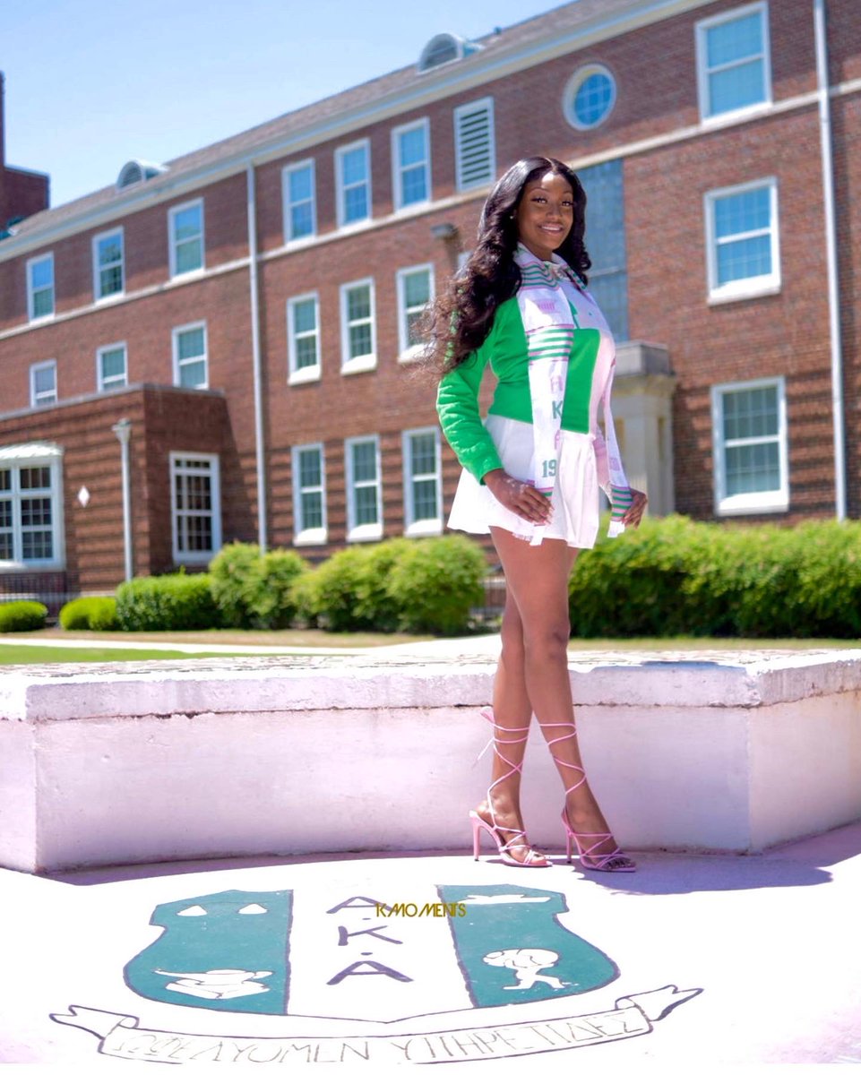 NiaHarris1898's tweet image. Not only do I SET the standard, I AM the standard 💗💚

#AlphaKappaAlphaSororityInc💗
#SweetAlphaPi 💚
#AKA💕
#1908💚

Photographer📸: Shane1k