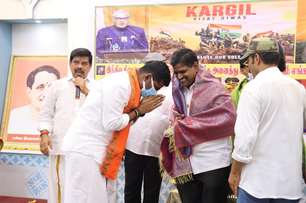 annamalai_k's tweet photo. Commemorating the brave sacrifice of our 527 martyrs in Kargil Vijay Diwas day in  Kamalayam office today

The presence of large no of Ex- Servicemen along with our senior leader shri @LaGanesan avargal, reminded us their sacrifice will not go waste!

Jai Hind 🇮🇳

@BJP4TamilNadu https://t.co/wu2byX7qp0