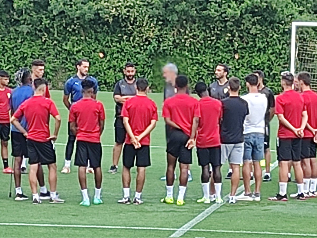 LaVozDeporteAlm's tweet photo. 💣 El filial del @U_D_Almeria comienza la pretemporada con @chicoflores al lado de @o_fer21 en el campo de la Vega de Acá 💥 @AcademiaUDA @Agustinsg04 ⚽ 

⚠️ También será el entrenador del cadete B en la temporada 21-22 https://t.co/v6khxSFCJs