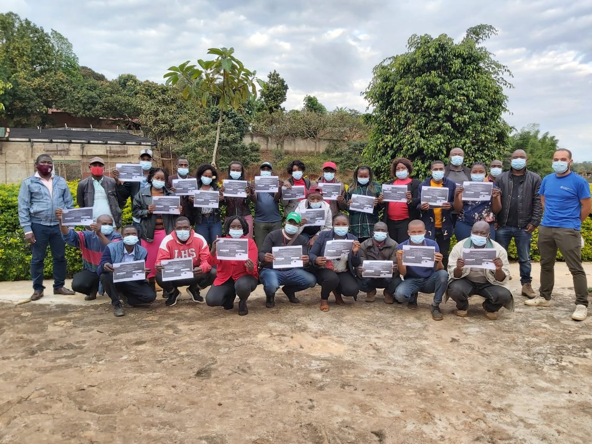 FAOMozambique's tweet photo. Greetings from the first agribusiness group trained by @FAO. #PROMOVEAgribiz planning ahead together with public extension agents🇲🇿🇪🇺 https://t.co/aeFZLrPLAw