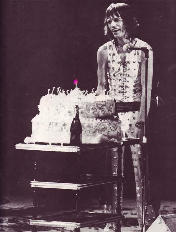 denajag's tweet photo. Happy *78th* Birthday🎉 #Greatestfrontman #LeadSinger #MichaelPhilipJagger @RollingStones 🎈#MickJagger https://t.co/Ao5zbpVVxV