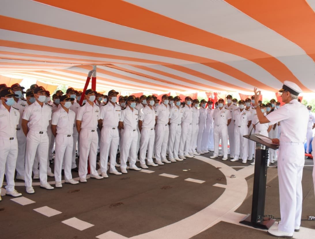 ANI's tweet photo. Chief of Naval Staff Admiral Karambir Singh visited INS Tabar in St Petersburg, Russia today &amp; interacted with the ship's company: Indian Navy https://t.co/I1nELe7S8D
