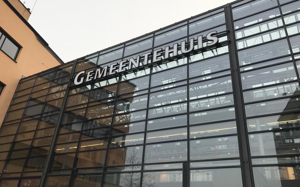 Wie gemeentehuis Leeuwarden bezoekt, krijgt bij balie voortaan verzoek om adresgegevens te verstrekken: LEEUWARDEN - Wie het Leeuwarder gemeentehuis bezoekt, krijgt bij de hoofdbalie voortaan het verzoek om zijn adresgegevens te verstrekken. dlvr.it/S4SZTl