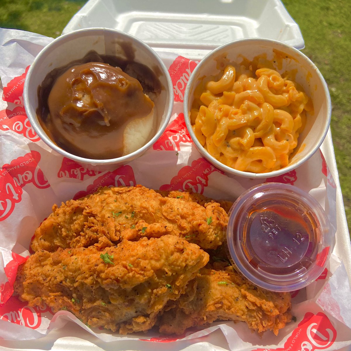 tyrathetaurus's tweet photo. black owned, woman owned and fully vegan? don’t be chickn has my heart. https://t.co/6u9i8c9m5l
