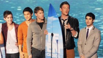 darrenthinker's tweet photo. no thoughts just darren criss being tiny 🤏 https://t.co/Hn92EHToX5