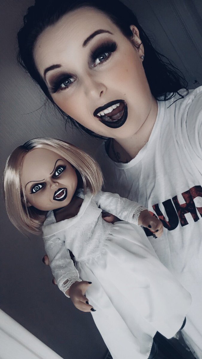 spookybabeX's tweet photo. @JenniferTilly We say hi dolly from the uk 🖤 https://t.co/ZgfKlaC76h