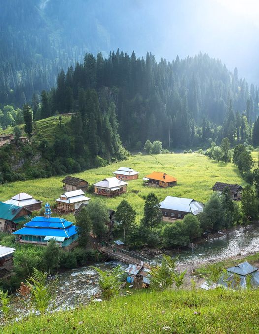diversclub's tweet photo. ٹاؤبٹ گاؤں، نیلم ویلی، آذاد کشمیر۔۔🌿🍁
Scenic &amp; lush green Taobat of Neelum valley 💞
#Taobat (ٹاؤبٹ ) is a village in #Sharda Tehsil in #Neelam Valley, Azad #Kashmir, Pakistan. It is located 200 kilometers (120 mi) from #Muzaffarabad and 39 kilometers (24 mi) from #Kel. https://t.co/JDK7FZ1Yim