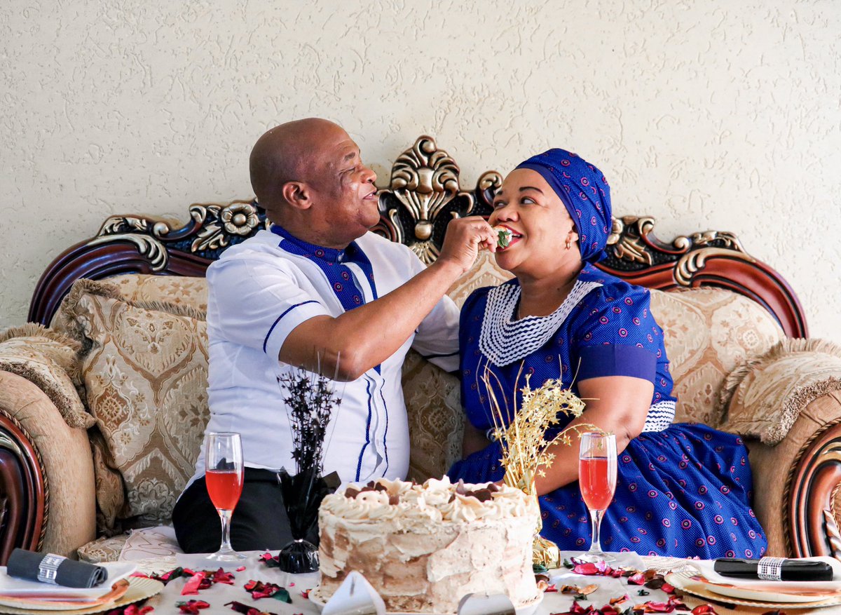 CloseCircleMed's tweet photo. It’s always a blessing when love lives to grow old❤️❤️‍🔥❣️

#anniversary #CoupleGoals #couplesphotography https://t.co/39g2qdPosg