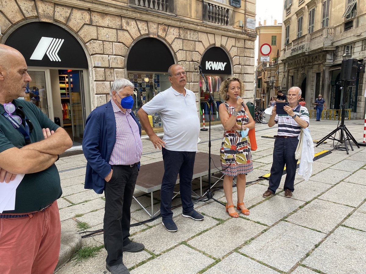 Cgil_Liguria's tweet photo. In piazza con le associazioni dei consumatori per chiedere di finanziare un piano straordinario dei #treni in #Liguria
Laura Andrei (Filt #Cgil) “Servono risposte per garantire la mobilità. Incentivi e #risorse pubbliche per il servizio ferroviario” #autostrade #mobilityday https://t.co/SEouMRTMVl