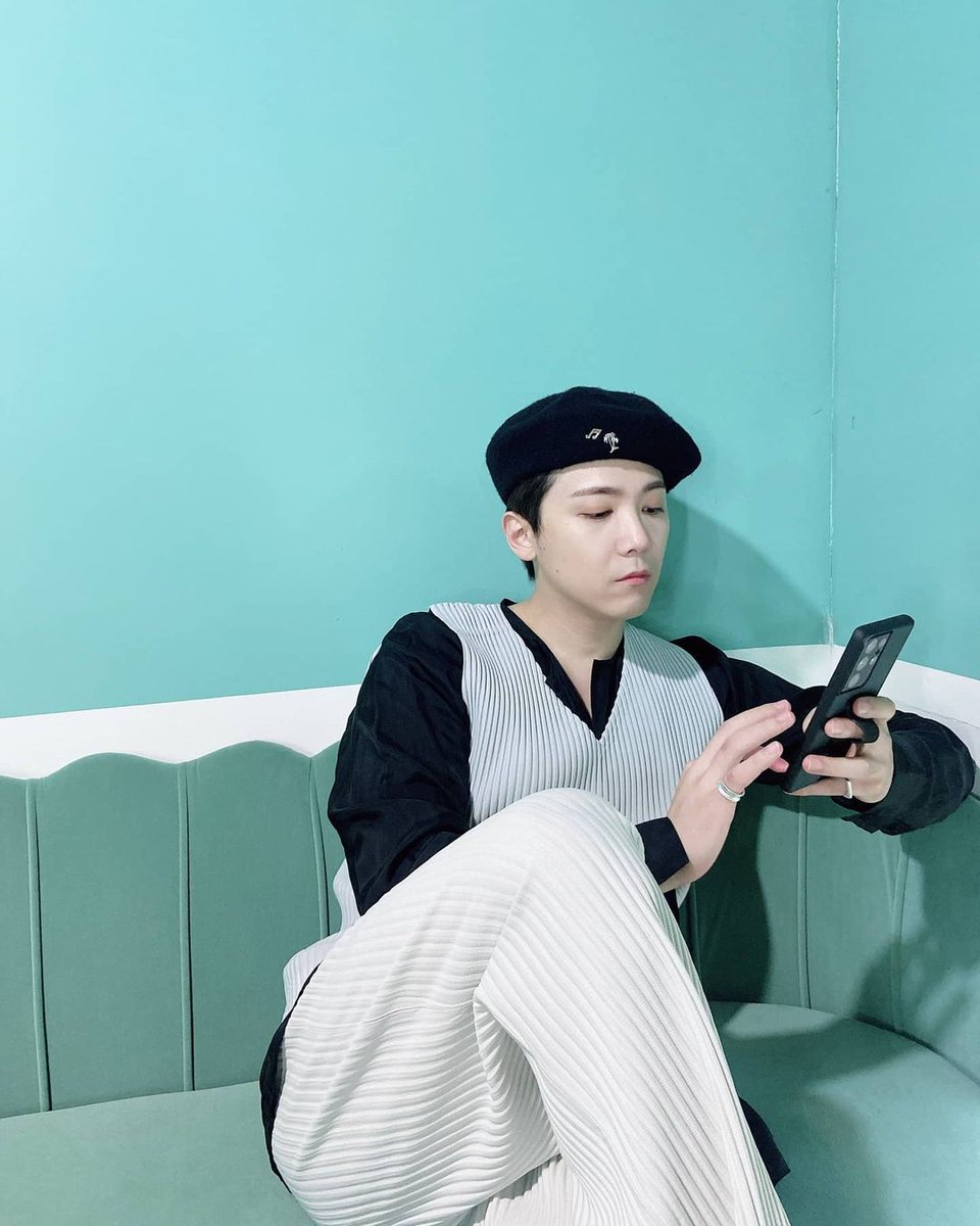 FTurkey_Pri's tweet photo. 07.07.21| Hongki Instagram Güncellemesi:

"Birazdan mnet The Playlist'in ilk yayını!!
9:40!!! Ben de canlı yayın sunucusuyum!!! Gidek!!!(esprili yazmış)
@theplaylist.official"

_____
#FTISLAND #LeeHongki https://t.co/DF5J4hRpLS