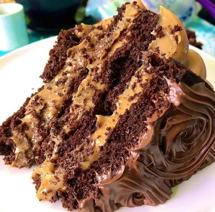 TheCrocGuy256's tweet photo. that awkward moment when they think you're sexting, but really you're just describing the cake you're eating . #Thugged https://t.co/vKtWc530VJ