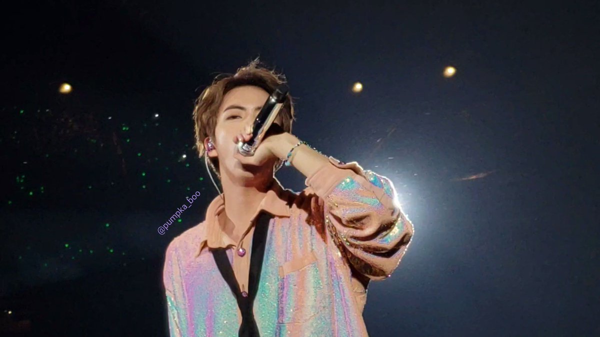 pumpka_boo's tweet photo. BTS at Citifield was a kind of last minute thing. We ended up camping for like 4 days to get barricade though. #bts #BTSARMY #방탄소년단 #citifield #jimin #JHOPE #jin #v #concert #btsconcert #btscitifield https://t.co/sYkLGIwyiR