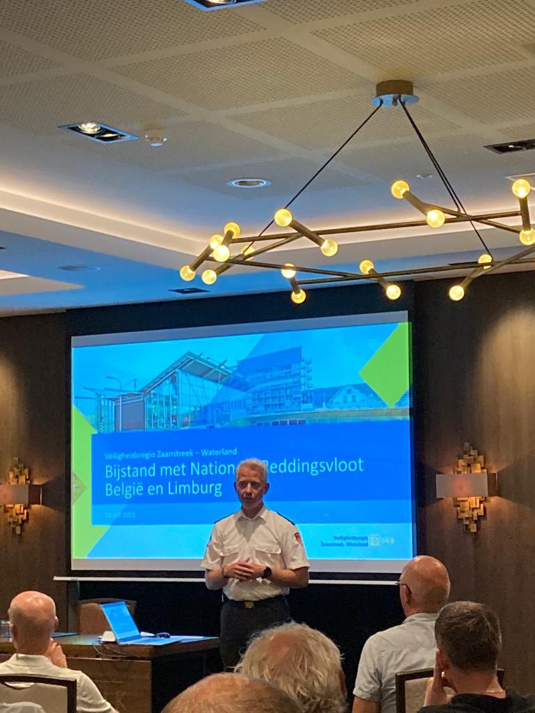 Vanavond gezamenlijke nabeschouwing eenheden <a href="/Reddingsvloot/">NRV Nationale</a> #brandweer #reddingsbrigade <a href="/VrZW/">Veiligheidsregio Zaanstreek-Waterland</a> van indrukwekkende inzet in #Luik #Belgie #Limburg #WatersnoodLimburg #hoogwater. #samenvoorveilig