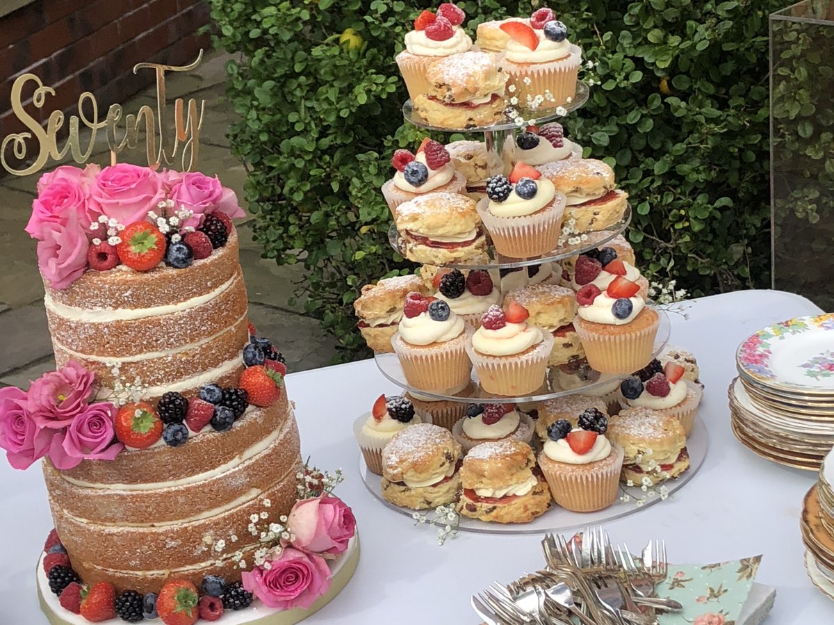 SavingEvents's tweet image. Who doesn't love cake?! 🎂 

Check out this collection of amazing cakes from the events that we've organised over the last couple of years! 

And even if you don't like #cake, we can do doughnuts, chocolate fountains and plenty more! 

Which cake is your favourite? 👇
