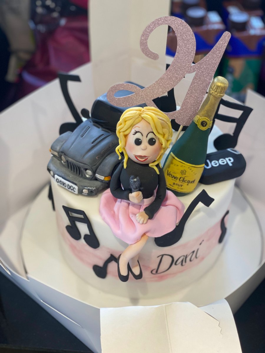 SavingEvents's tweet image. Who doesn't love cake?! 🎂 

Check out this collection of amazing cakes from the events that we've organised over the last couple of years! 

And even if you don't like #cake, we can do doughnuts, chocolate fountains and plenty more! 

Which cake is your favourite? 👇