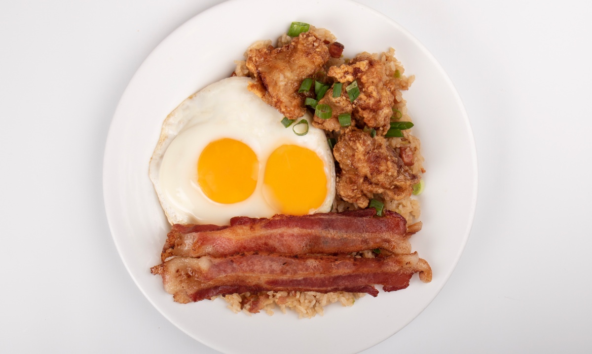 Zippys's tweet photo. Mondays aren't so bad with a Korean Fried Chicken Breakfast in hand 🤙 #FirstStopZippys https://t.co/KReANB78RV