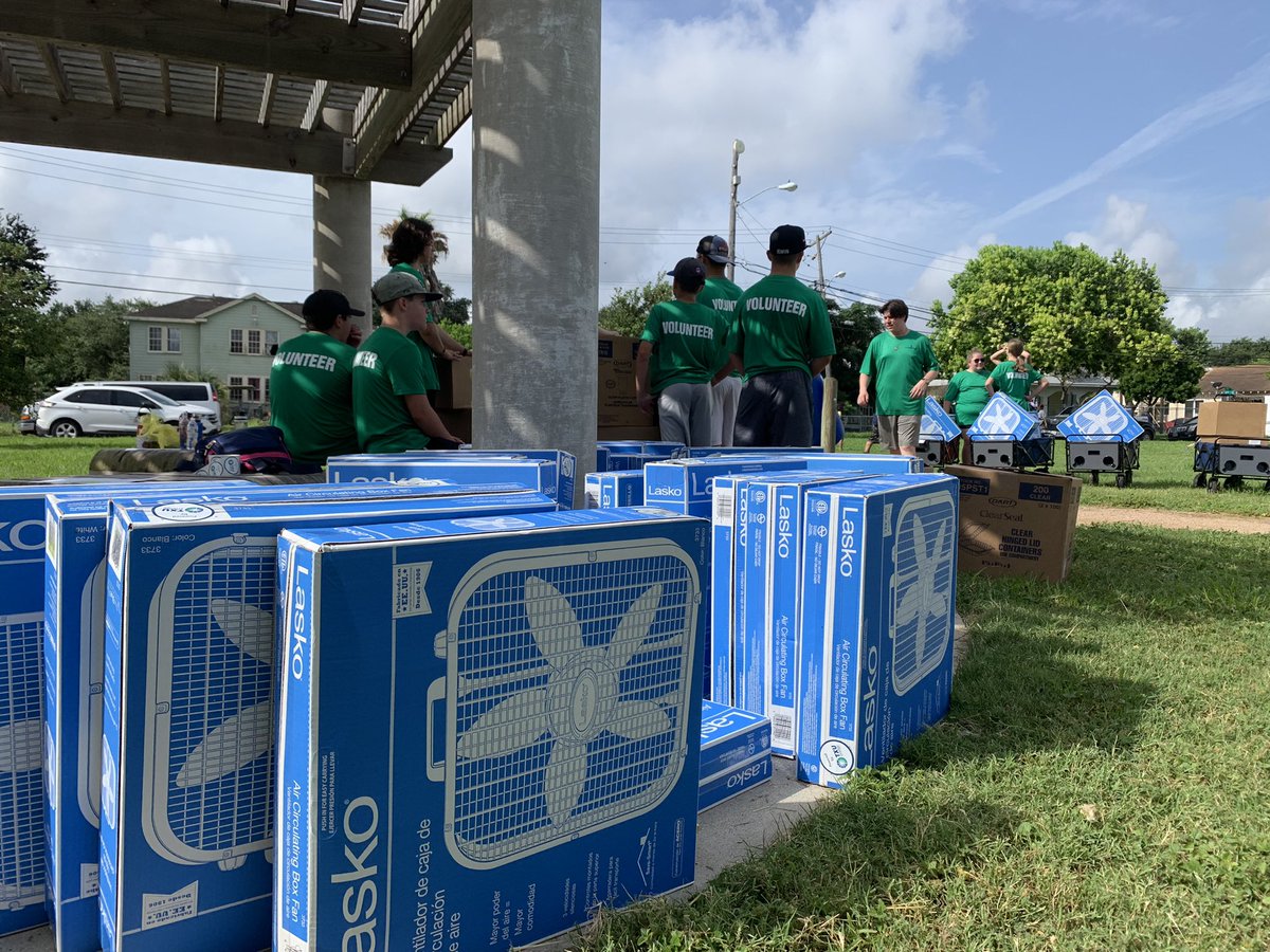 AlanSHolt's tweet photo. Helping Mission 911 with a fan giveaway on this hot Summer day!  Thank you to @txuenergy for donating the fans and to Mission 911 for having me out.  Also, thank you @MayorGuajardo, and the @PoccaPort for your support! https://t.co/r8SezXtp7l