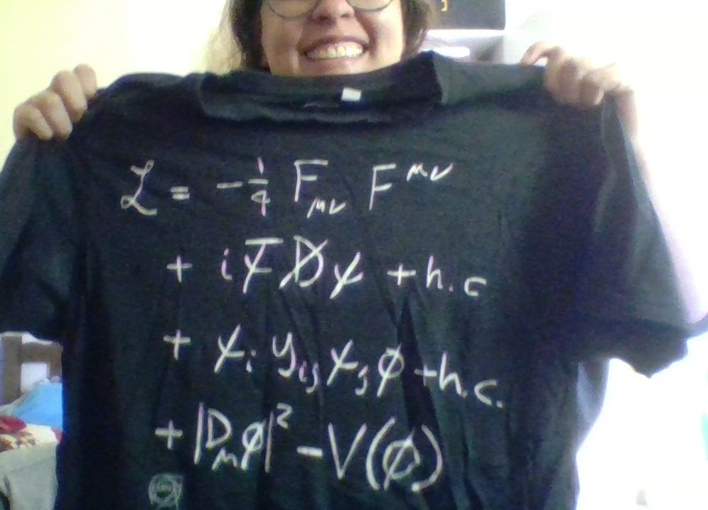 LinaRonrono's tweet photo. Conference week! let's see how it goes #EPSHEP2021 #conferencefromhome Time to use my favorite t-shirt even virtually #PhysicsAttire https://t.co/KWkoZykboM