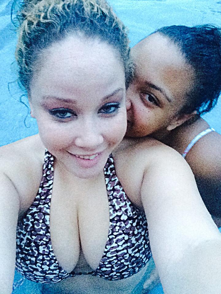 NoMoreRiceCakes's tweet photo. rt if your down with a three way pool party https://t.co/tdfknArunF