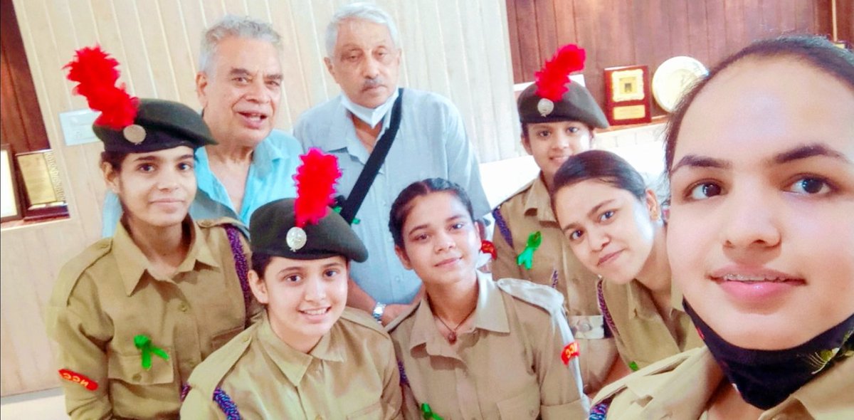 MitanshiSharma5's tweet photo. #EkMaiSauKeLiye #NCCforStatues #NCCSalutesKargilMartys #TreePlantation @HQ_DG_NCC @CPhhp @prodefencechan1 #NCCPlantsTree ���🇳 “I(NCC Cadet Mitanshi Sharma👮‍♀️) pledge to plant a new climate-resilient tree🌱 at home🏡, in your community🌍, or at your school🏫 this spring or fall.🌴🌳” https://t.co/jLpL378GZd
