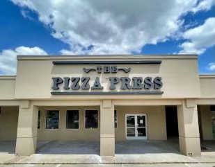 We're so excited to share a sneak peek into our beautiful NEW location in Irving Texas, coming very soon.  We are hiring Publishers to be on our team! Click the link attracted to fill out an application.🍕❤️🤗
ow.ly/AnX550FDSkd
#ThePizzaPress #ThePizzaPressIrving #NowHiring