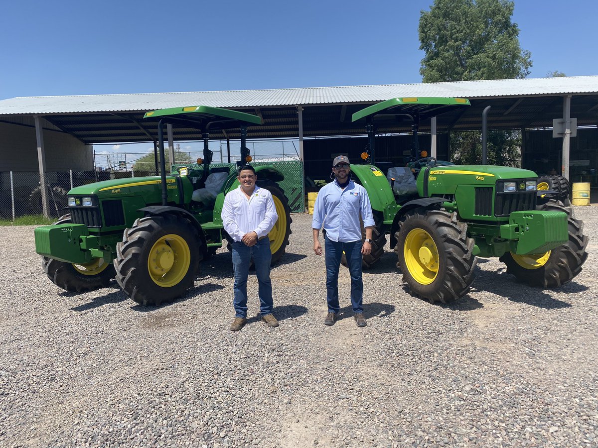 jcvalvi10's tweet photo. Seguimos creciendo y avanzando #INTUS Limpieza y mantenimiento en parques solares. 

Compra de 2 nuevos tractores @JohnDeereMexico para implementar equipos @SunBrush_mobile https://t.co/2SKz36xglf