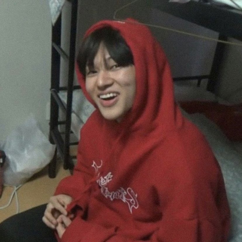 dear_jwy's tweet photo. thinking about this wooyoung 🥺❤️ https://t.co/MZNhslGjZA