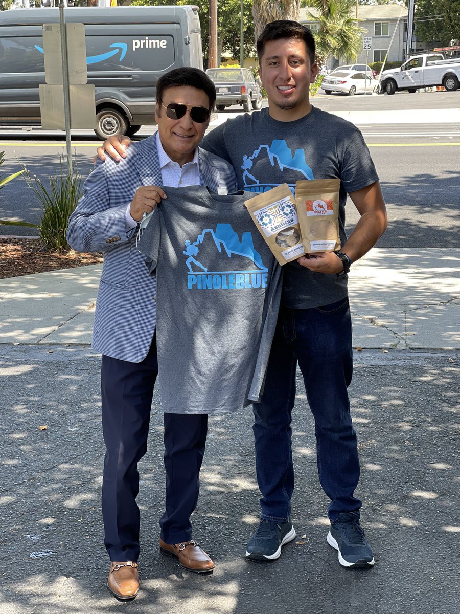 Con el jefe de jefes Jorge Hernández de <a href="/tigresdelnorte/">Los Tigres Del Norte</a> Fue una gran inspiración poder conocer y compartir historias de la vida!

It was a great inspiration to be able to learn and share stories about life’s adventures with Jorge Hernandez from the band <a href="/tigresdelnorte/">Los Tigres Del Norte</a>