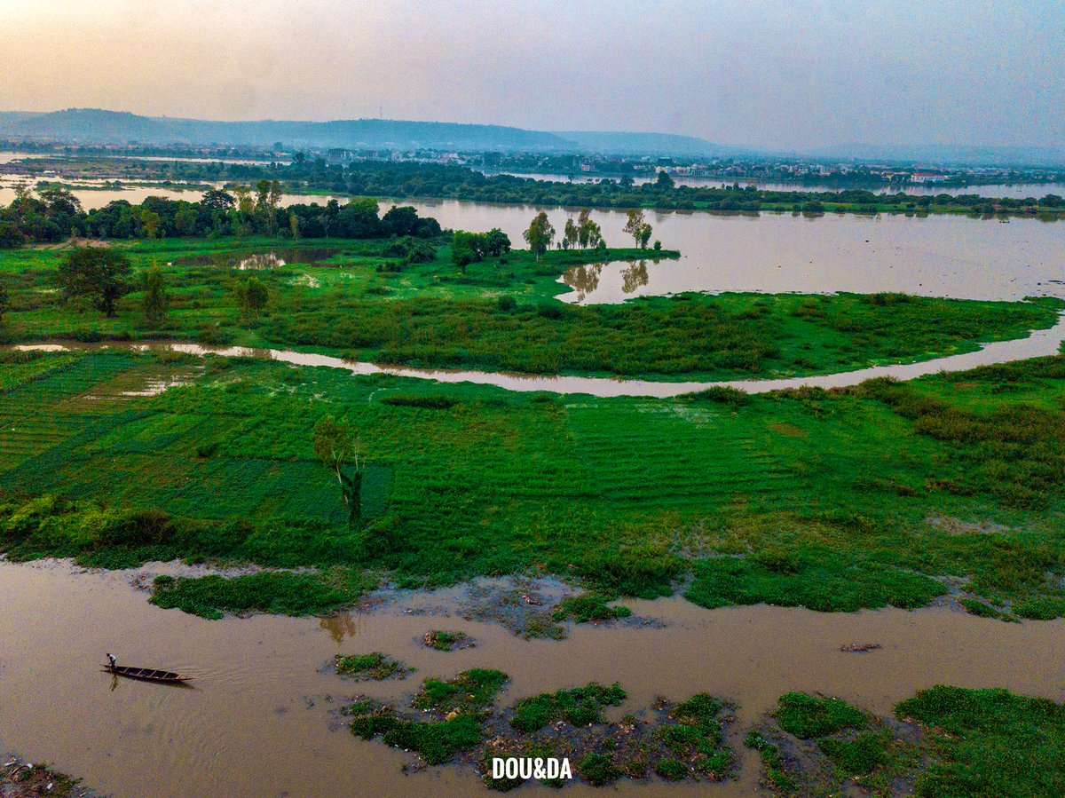 doulbi113's tweet image. Le fleuve est dans un mauvais état. 
Soyons responsables ♻️
DOU&amp;amp;DA 📷