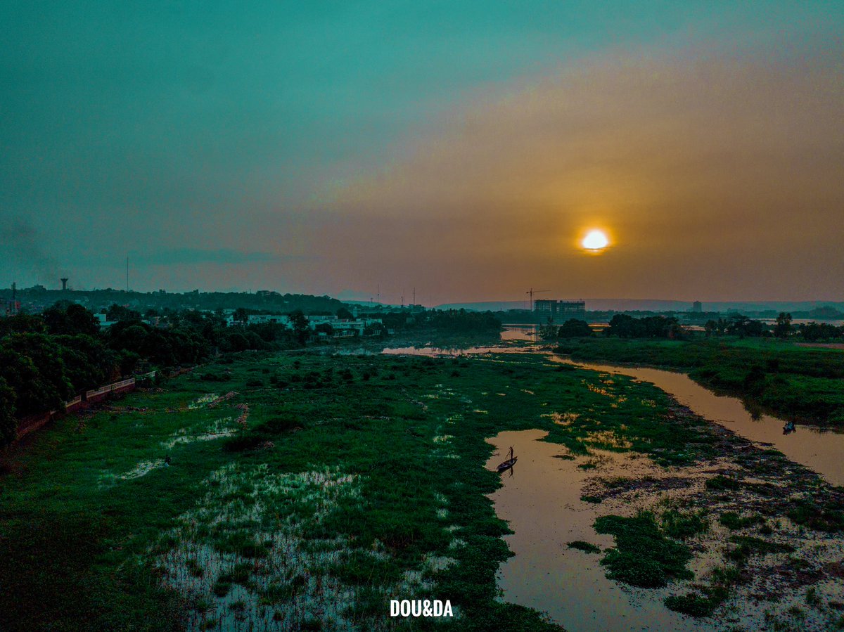 doulbi113's tweet image. Le fleuve est dans un mauvais état. 
Soyons responsables ♻️
DOU&amp;amp;DA 📷