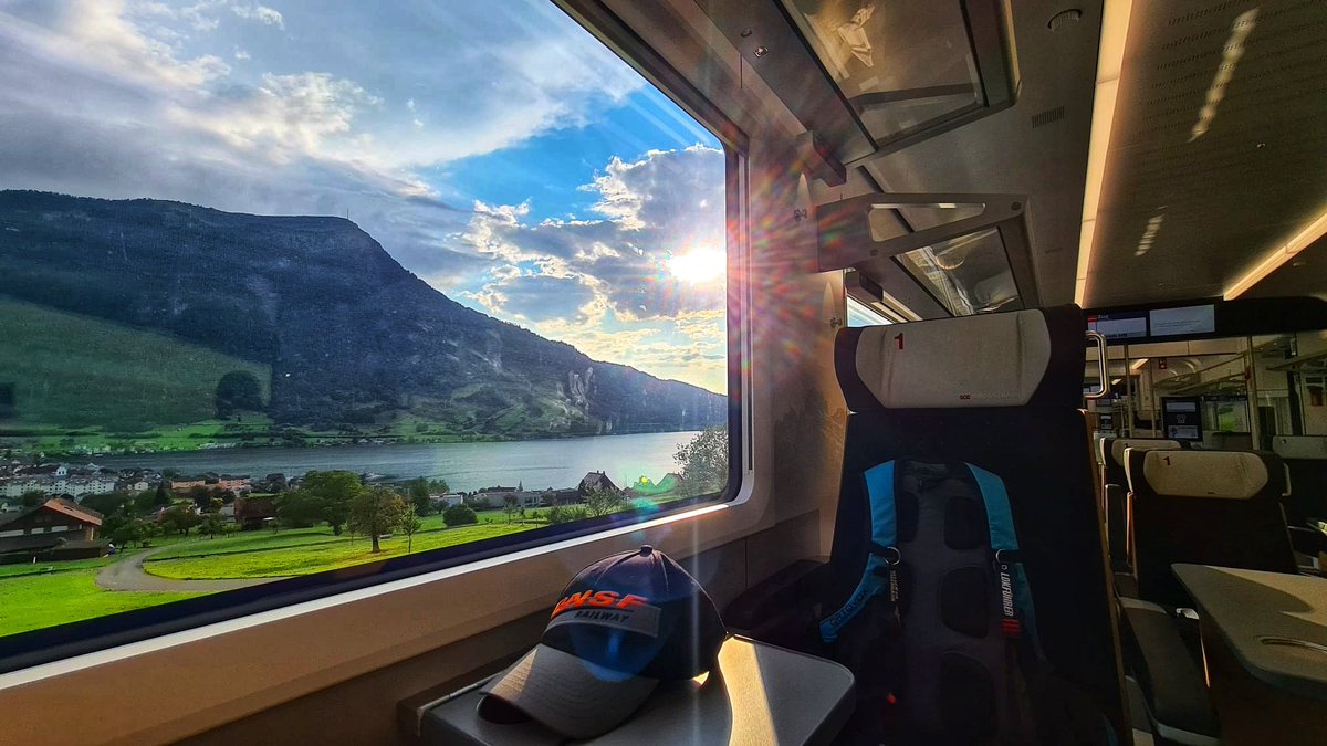 TTraindriver's tweet photo. Dienstfahrt Goldau -> Zug
#ilovemyjob https://t.co/HNpMhZrmFS