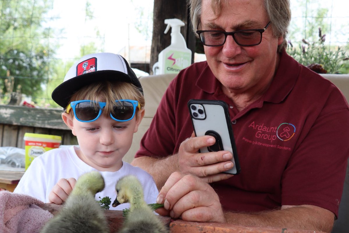 Farmily_buckets's tweet image. Thank you to everyone who supports our project and helps us continue to spread smiles across the world because sometimes all it takes is a smile to brighten a day. 

#caenhillcc #behindthescenes #filminginprogress #team #family #charity #farm #thankyou