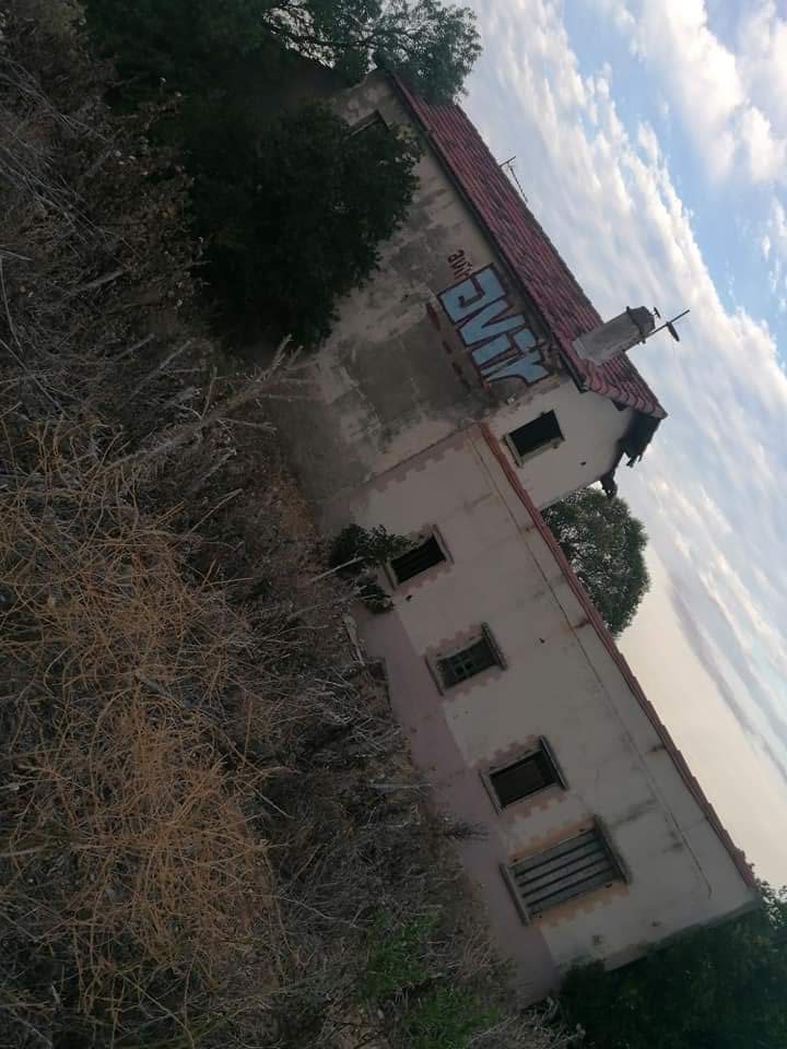 PerlesUrbex's tweet photo. On est toujours #lundivomi et pour changer des photos trop retouchées, en voilà quatre qui filent la gerbe à cause du cadrage. #maldemer 🤢 https://t.co/YdOR2veoyt