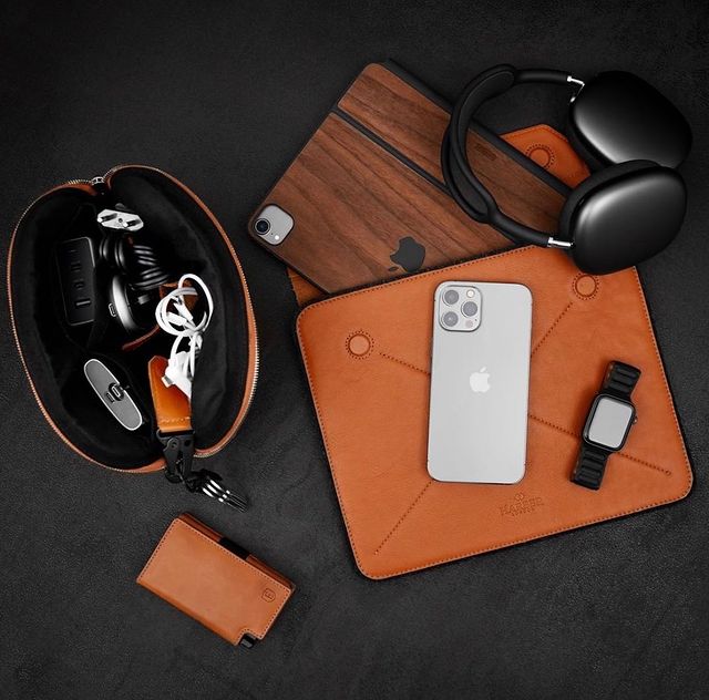 nipuntOfficial's tweet image. Which #accessory you like more ? 
Comment below now..
#nipuntofficial #developer #workfromanywhere #enterpreneur #workfromhome #trends #money #moneymindset