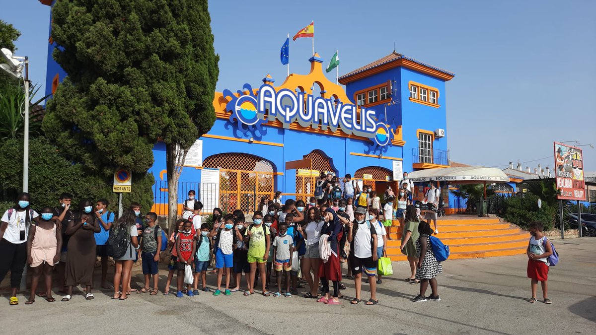 FundHeroes's tweet photo. ¡Llego el final del verano para las Colonias Urbanas de @FundlaCaixa #proinfancia! 😎

Como todos los años, acabamos con un gran día de diversión: @aquavelis 💦 https://t.co/cJOJRYRBn3