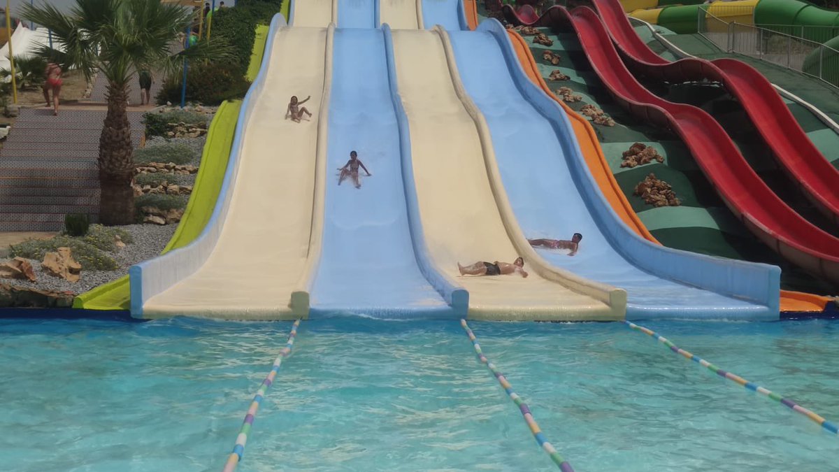 FundHeroes's tweet photo. ¡Llego el final del verano para las Colonias Urbanas de @FundlaCaixa #proinfancia! 😎

Como todos los años, acabamos con un gran día de diversión: @aquavelis 💦 https://t.co/cJOJRYRBn3