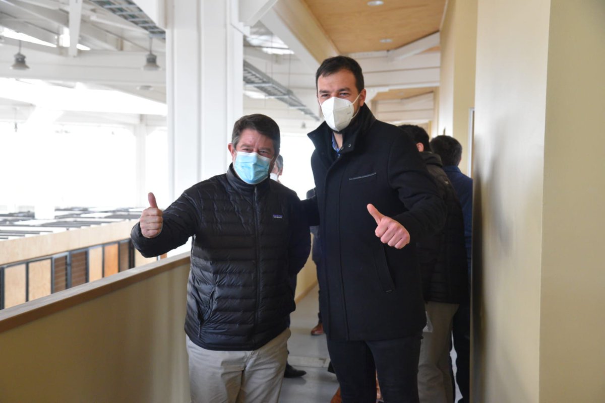 Orrego's tweet photo. Con alcalde @TomasVodanovic y CORES @JazAguilarCORE @CRubioHaring @MarioCortesCORE visitamos el Mercado Municipal de Maipú. Está casi listo para inaugurar, pero se deben resolver problemas por falta de participación y comunicación con locatarios en etapas previas del proyecto. https://t.co/2zDw4HvAtu