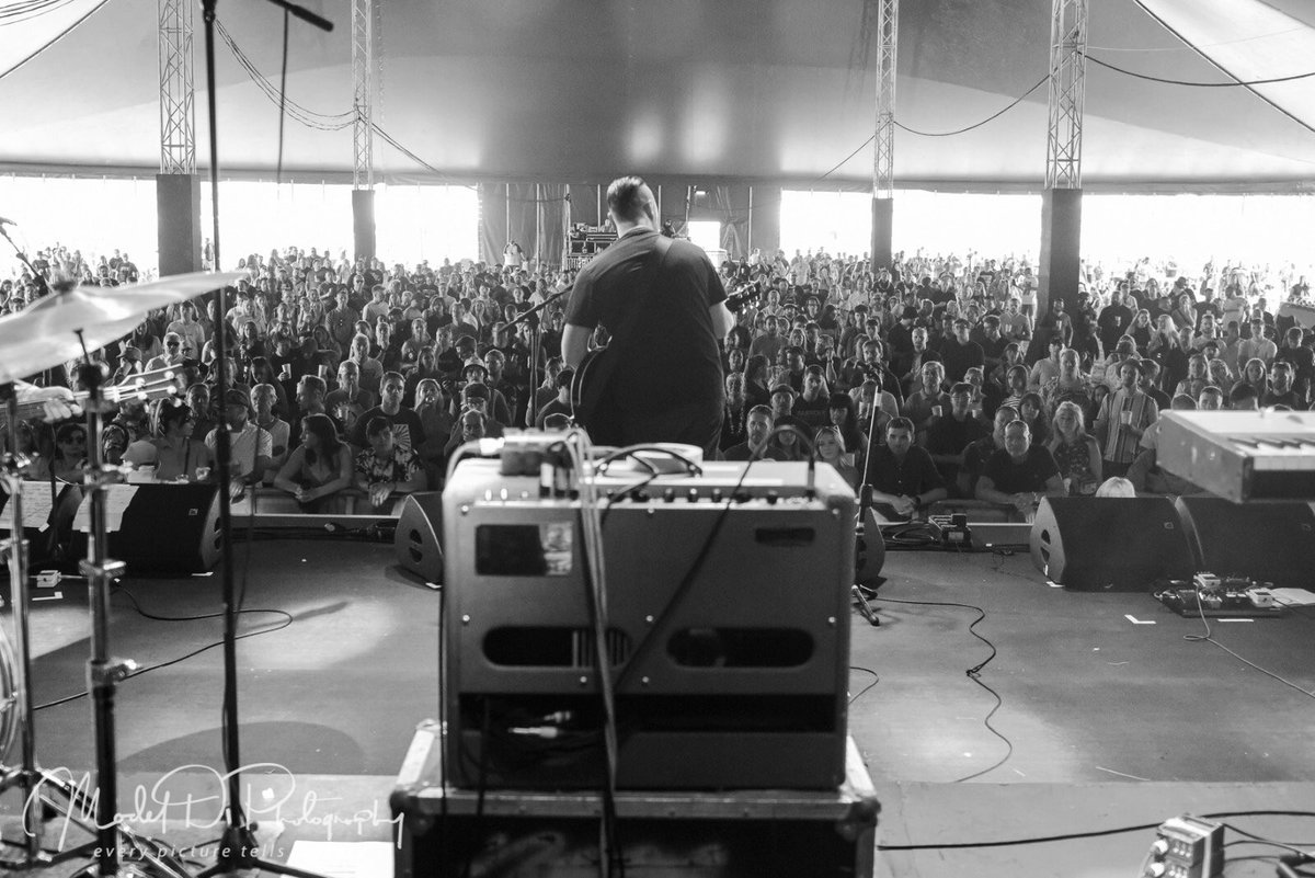 edcosens's tweet image. If you enjoyed my set this weekend @tramlines or have enjoyed the clips on social media, you can check out my album right now here 👇👇
linktr.ee/edcosens/ Stream or (preferably 😜) buy it. 💙💙
📸@modelDphoto